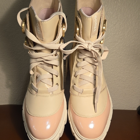 Sorel Women's Waterproof Beige and Light Pink Winter Boots - Picture 9 of 10
